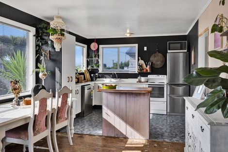 Photo of property in 15 Bone Crescent, Hawera, 4610