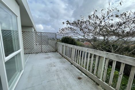 Photo of property in 2/242 Great North Road, Henderson, Auckland, 0612