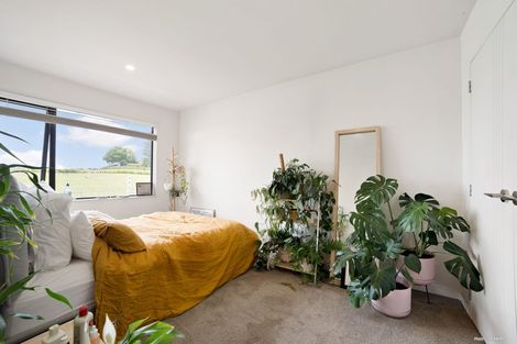 Photo of property in 18 Peony Mews, Oteha, Auckland, 0632