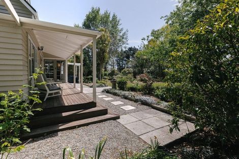 Photo of property in 200 Aokautere Drive, Fitzherbert, Palmerston North, 4471
