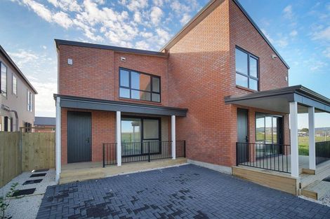 Photo of property in 12 Waimarie Drive, Karaka, 2578