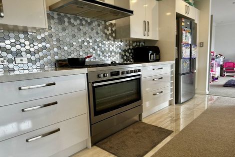 Photo of property in 89 Johnstone Drive, Fitzherbert, Palmerston North, 4410