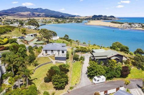 Photo of property in 9 Helen Place, Raglan, 3225