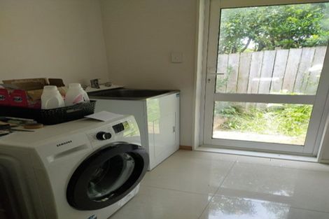 Photo of property in 6b Gossamer Drive, Pakuranga Heights, Auckland, 2010