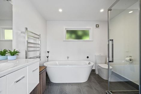 Photo of property in 28 Kowhai Street, Eastbourne, Lower Hutt, 5013