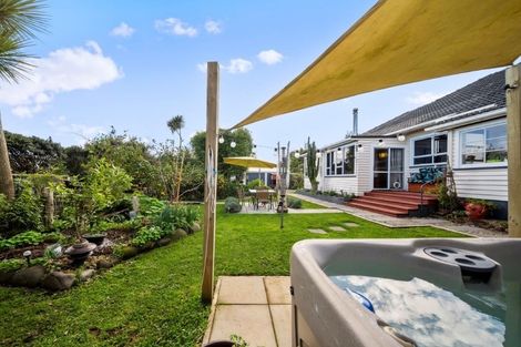 Photo of property in 7091 South Road, Warea, New Plymouth, 4381