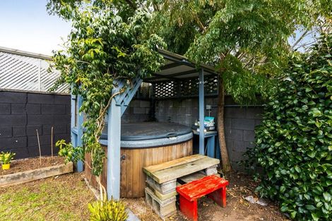Photo of property in 65 Barrett Street, Westown, New Plymouth, 4310