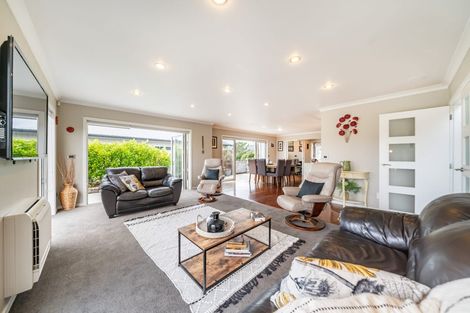 Photo of property in 43 Seymour Grove, Kingsley Heights, Upper Hutt, 5018