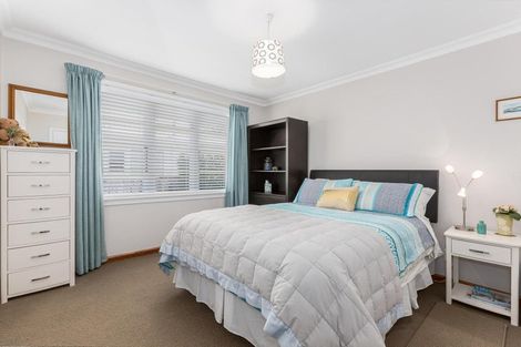 Photo of property in 3 Romney Square, Tawa, Wellington, 5028