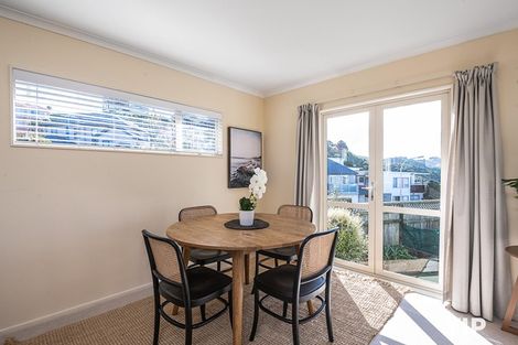 Photo of property in 1 Bennett Grove, Newlands, Wellington, 6037