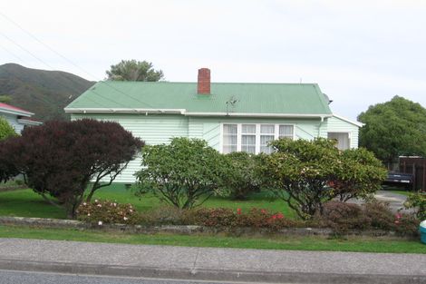 Photo of property in 39 Brasell Street, Fairfield, Lower Hutt, 5011