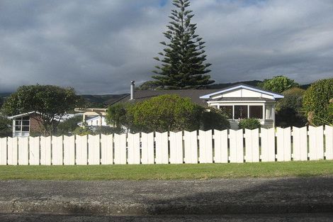 Photo of property in 8 Horomona Road, Paekakariki, 5034