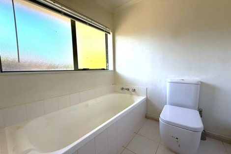 Photo of property in 22 Matilda Place, Weymouth, Auckland, 2103