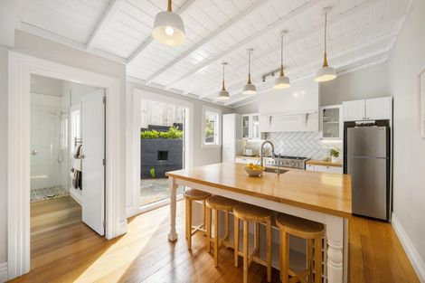 Photo of property in 17 Hamilton Road, Hataitai, Wellington, 6021