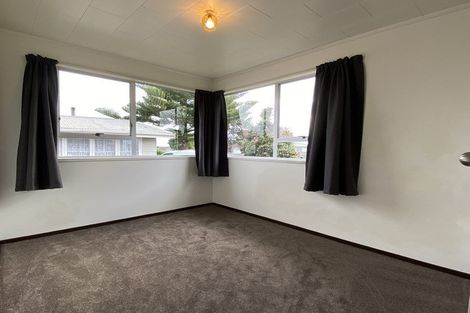 Photo of property in 11 Ewbank Place, Manurewa, Auckland, 2102