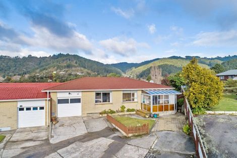 Photo of property in 2/57 Sunbrae Drive, Silverstream, Upper Hutt, 5019