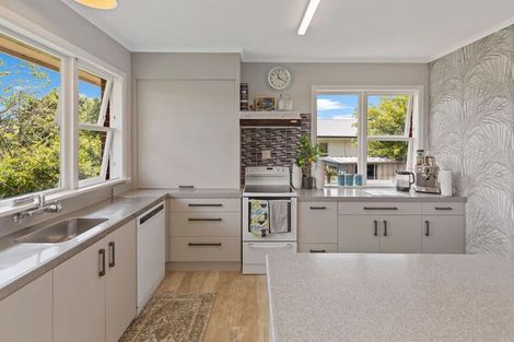 Photo of property in 8 Feltham Street, Hunterville, 4730