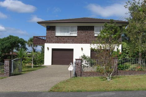 Photo of property in 12 Darlington Place, Glendene, Auckland, 0602