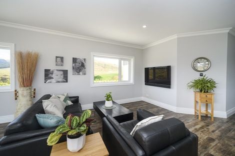 Photo of property in 52 Highland View Drive, Tokomaru, Palmerston North, 4474