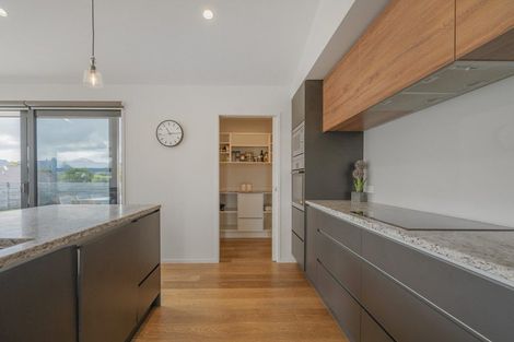 Photo of property in 10 Topping Place, Whitianga, 3510