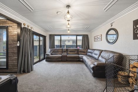 Photo of property in 215 Mcquarrie Street, Kingswell, Invercargill, 9812