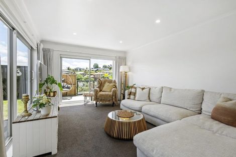 Photo of property in 17 Karauria Lane, Orewa, 0931