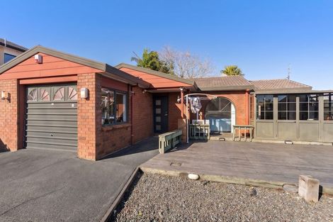Photo of property in 2/16 Ultima Place, Clover Park, Auckland, 2019