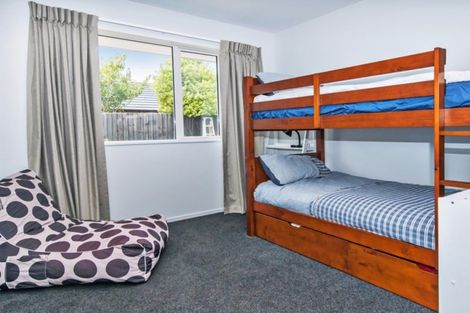 Photo of property in 11 Courtfield Close, Parklands, Christchurch, 8083