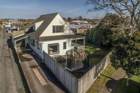 Photo of property in 4 Oak Avenue, Nawton, Hamilton, 3200