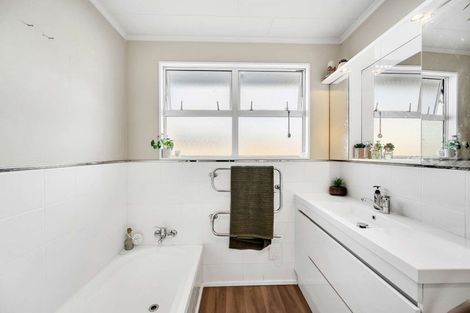 Photo of property in 1 D'arcy Place, Taradale, Napier, 4112