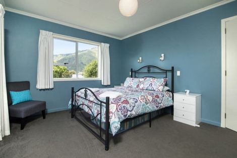 Photo of property in 5 Huia Street, Waikawa, Picton, 7220
