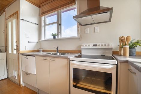 Photo of property in 44 Taylor Terrace, Tawa, Wellington, 5028