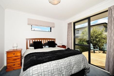 Photo of property in 21 View Ridge Drive, Ranui, Auckland, 0612