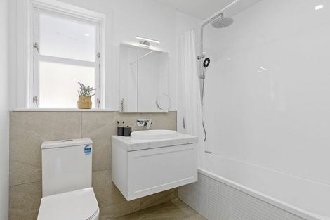 Photo of property in 162 Queen Street West, Levin, 5510