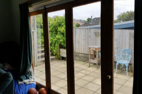 Photo of property in 16 Edinburgh Terrace, Berhampore, Wellington, 6023