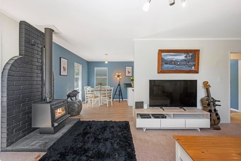 Photo of property in 17 Irwin Place, Kinloch, Taupo, 3377