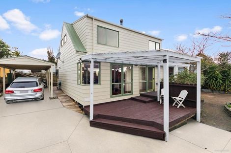 Photo of property in 1/10 Thomas Rea Place, Te Atatu South, Auckland, 0610