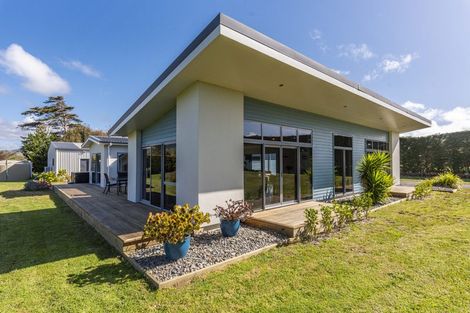 Photo of property in 19 Paetawa Road, Peka Peka, Waikanae, 5391