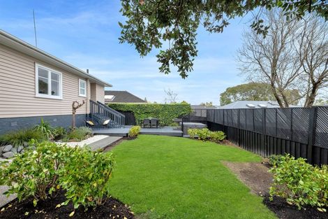 Photo of property in 1/130 Edmonton Road, Te Atatu South, Auckland, 0610