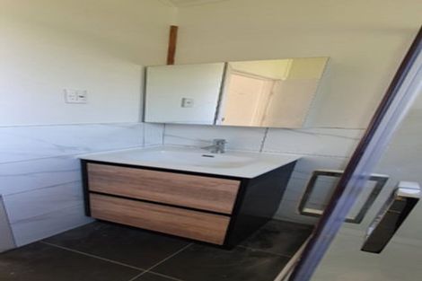 Photo of property in 82 Dundale Avenue, Blockhouse Bay, Auckland, 0600