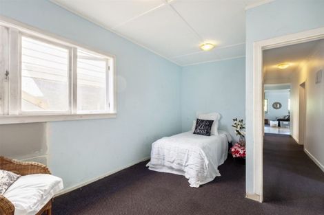 Photo of property in 20 Northland Road, Northland, Wellington, 6012