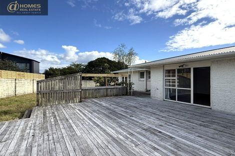 Photo of property in 6 Glenvil Lane, Te Atatu Peninsula, Auckland, 0610