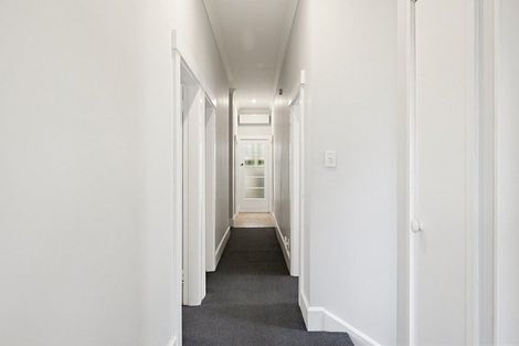 Photo of property in 5 Governor Road, Northland, Wellington, 6012