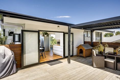 Photo of property in 54 Napier Terrace, Hospital Hill, Napier, 4110