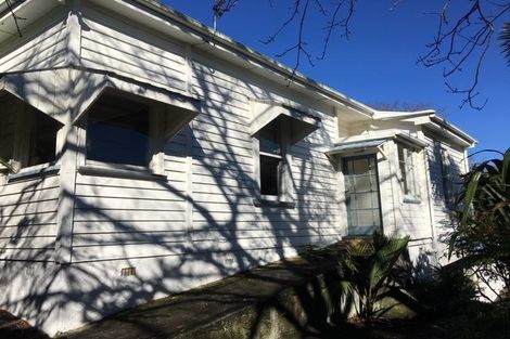 Photo of property in 17 Awaroa Road, Sunnyvale, Auckland, 0612