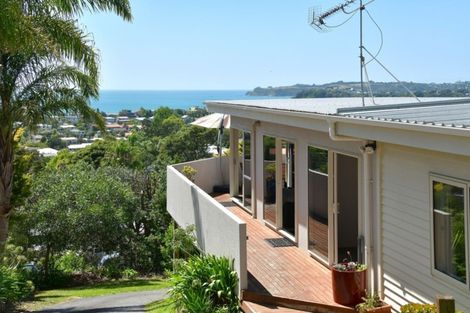 Photo of property in 37 Elliston Crescent, Stanmore Bay, Whangaparaoa, 0932