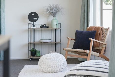 Photo of property in 15 Balmerino Grove, Waikanae, 5036