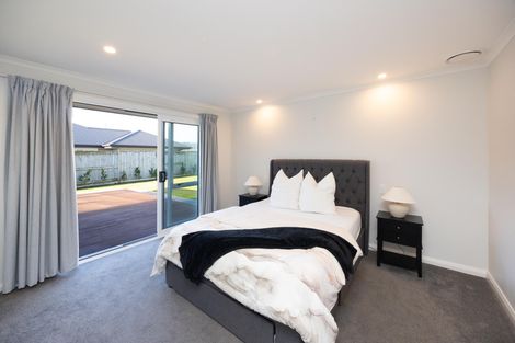 Photo of property in 6 Atlantic Drive, Fitzherbert, Palmerston North, 4410