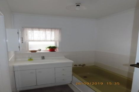 Photo of property in 19 Fairlea Road, Te Atatu South, Auckland, 0610