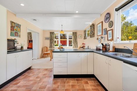 Photo of property in 11 Zande Terrace, Tawa, Wellington, 5028